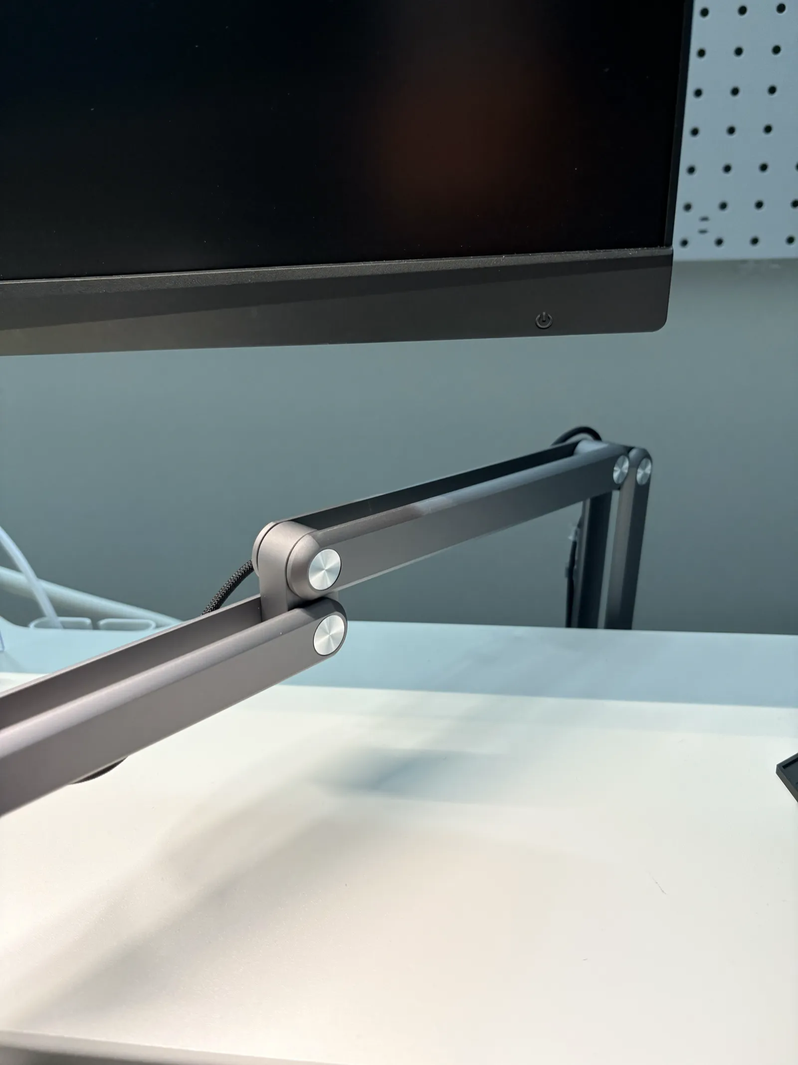 니케 MagSnap Anchor Pro 관절 암