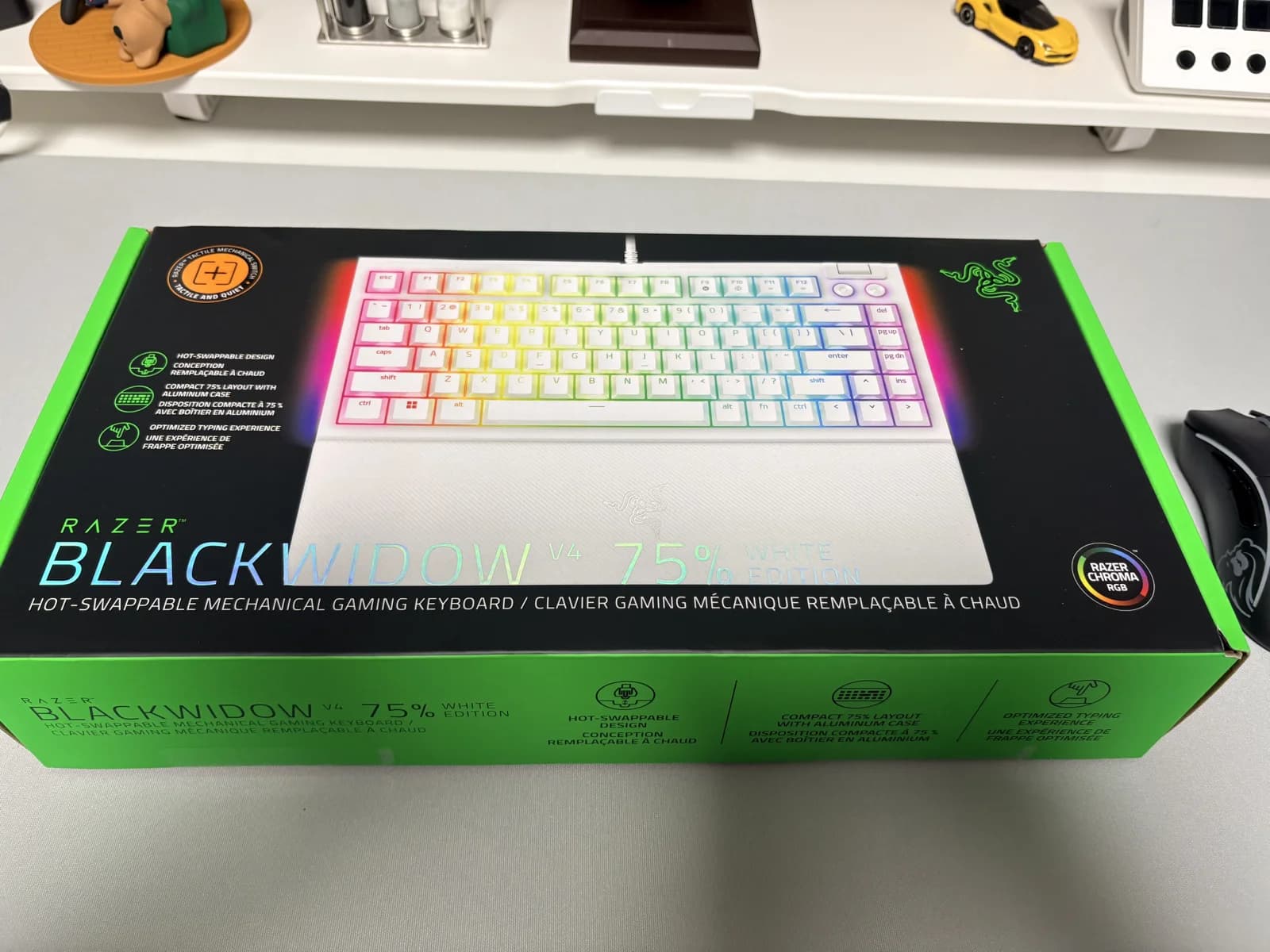 Razer BlackWidow V4 75% 리뷰 — 화이트 데스크에 올린 첫 기계식