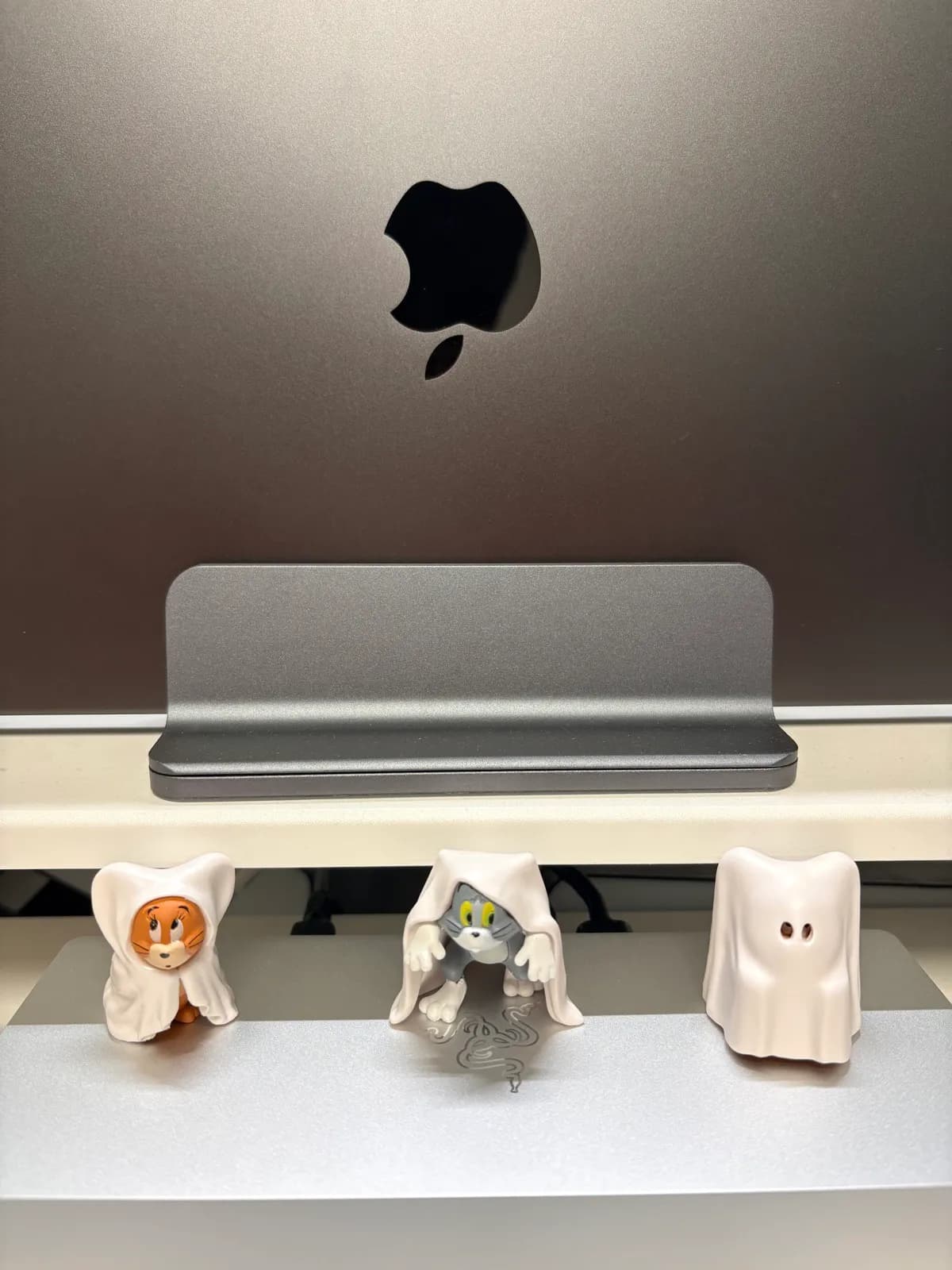 니케 거치대 클램쉘 모드 데스크 배치