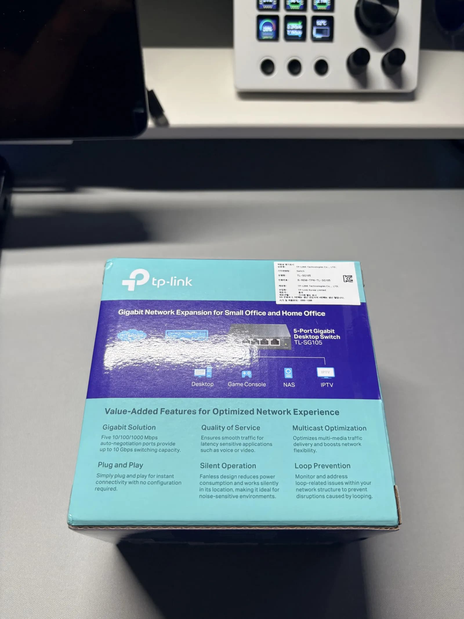 TP-Link 5포트 스위칭 허브 — 화이트 데스크의 네트워크 정리