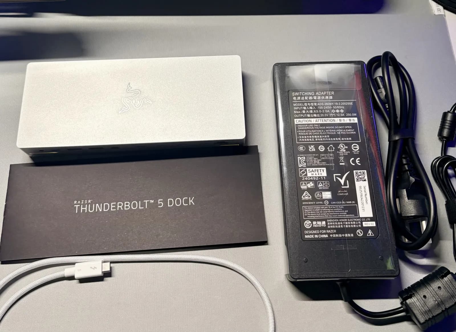 Razer Thunderbolt 5 Dock — 맥북 M5 Pro와 모니터 3대, 케이블 하나로