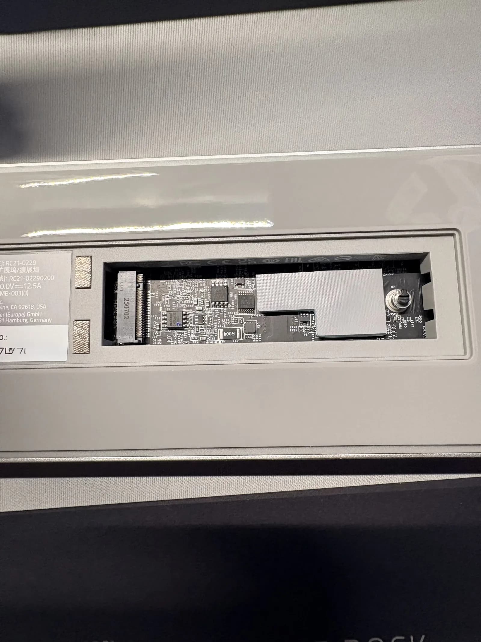 Razer Thunderbolt 5 Dock M.2 SSD 슬롯