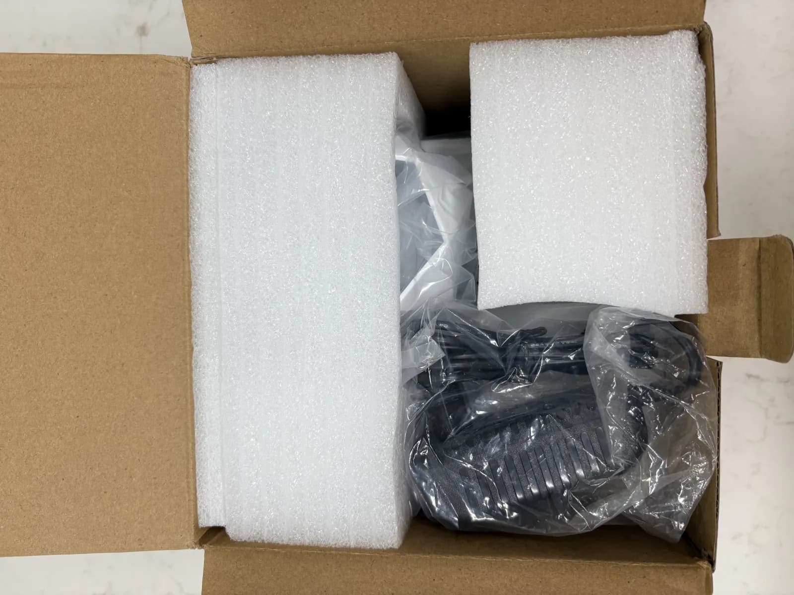 공중부양 화분 데스크 배치